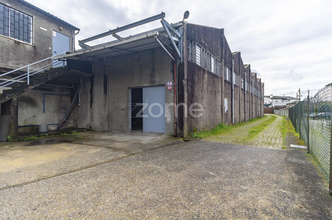 Terreno Comércio / Armazém para Arrendamento em Creixomil Foto 24