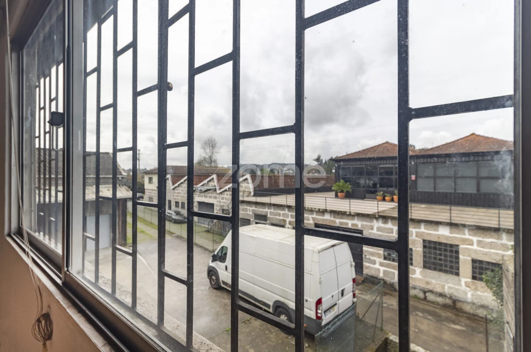 Terreno Comércio / Armazém para Arrendamento em Creixomil Foto 15