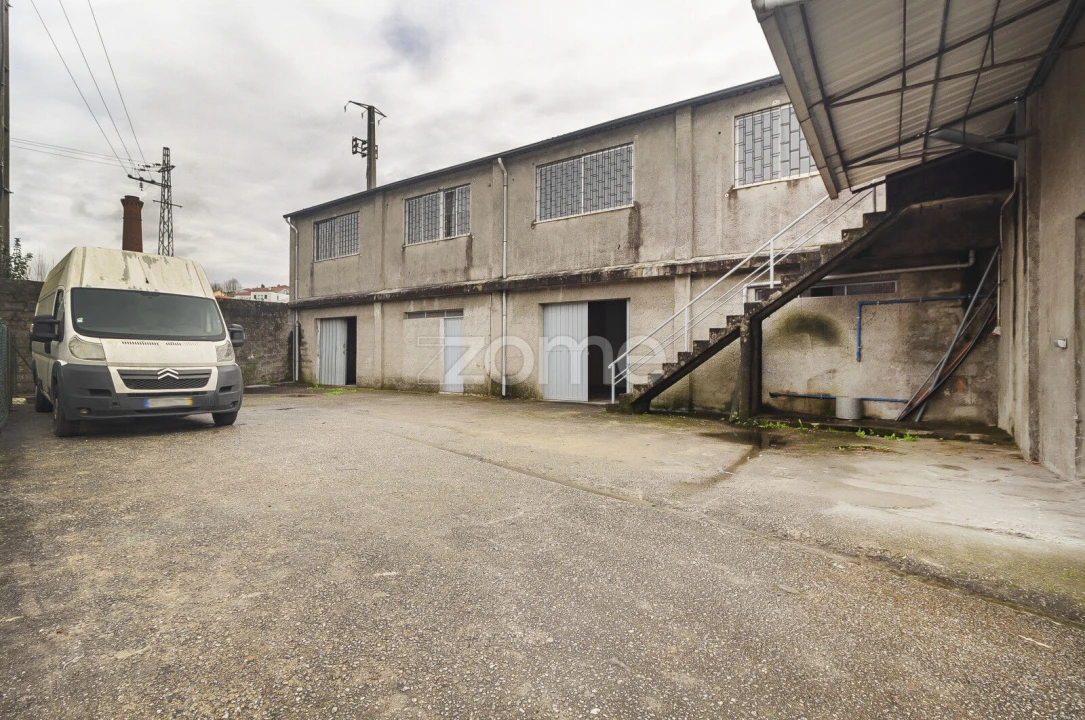 Terreno Comércio / Armazém para Arrendamento em Creixomil Foto 25