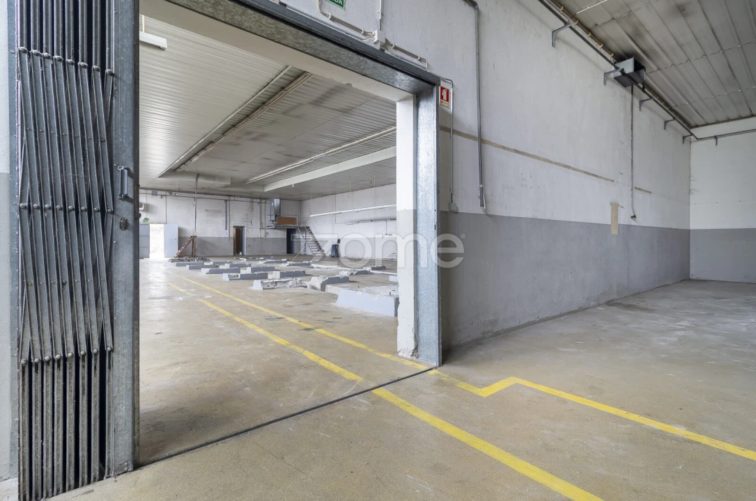 Terreno Comércio / Armazém para Arrendamento em Creixomil Foto 19