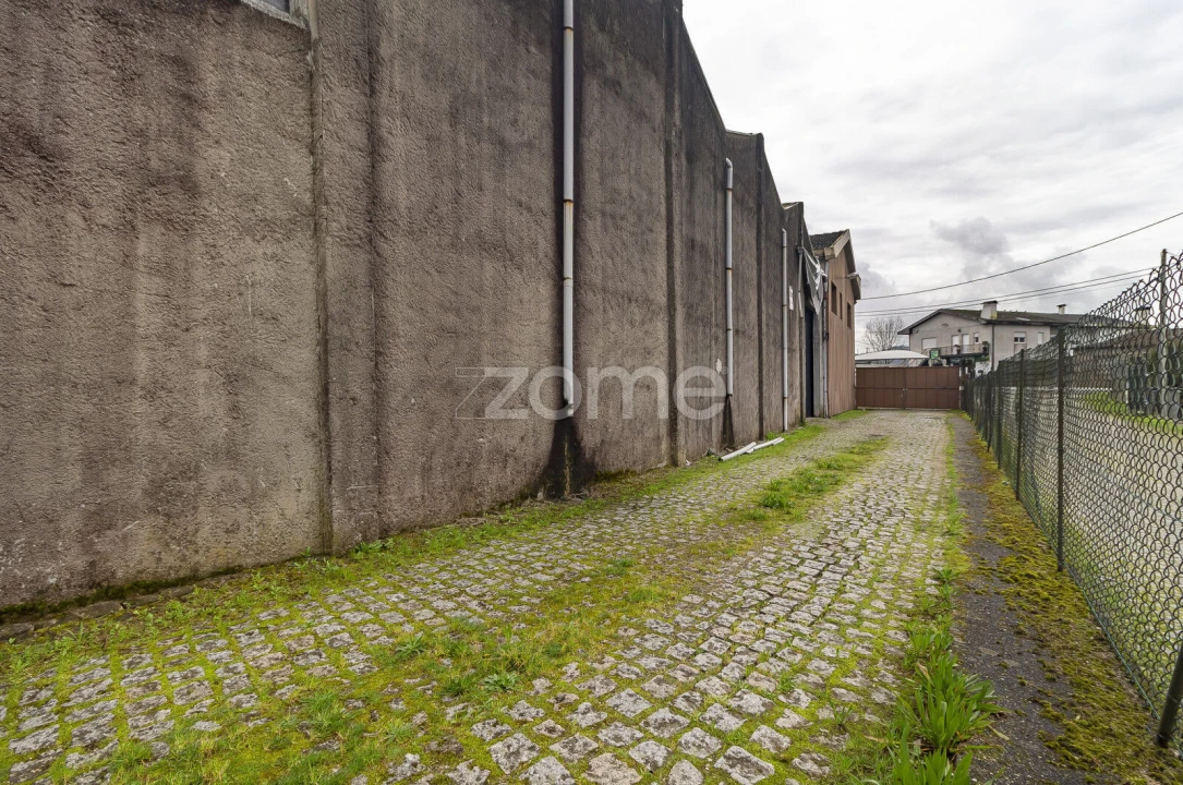 Terreno Comércio / Armazém para Arrendamento em Creixomil Foto 30