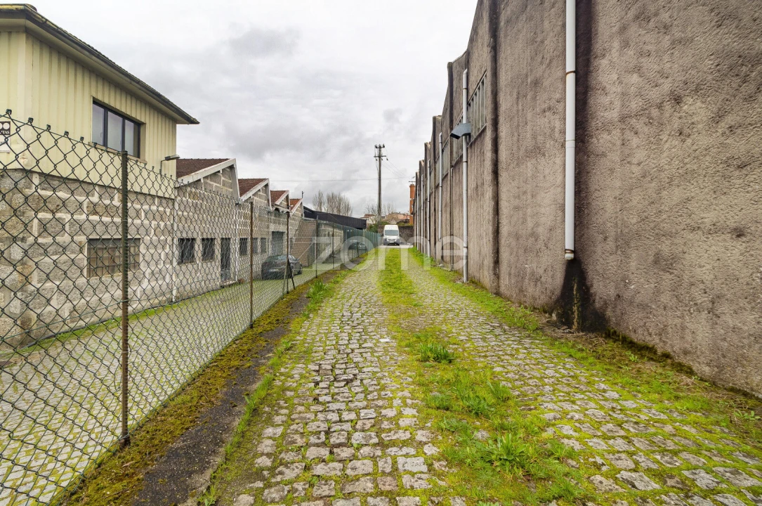 Terreno Comércio / Armazém para Arrendamento em Creixomil Foto 22