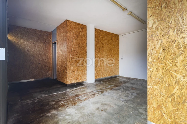 Terreno Comércio / Armazém para Arrendamento em Creixomil Foto 18