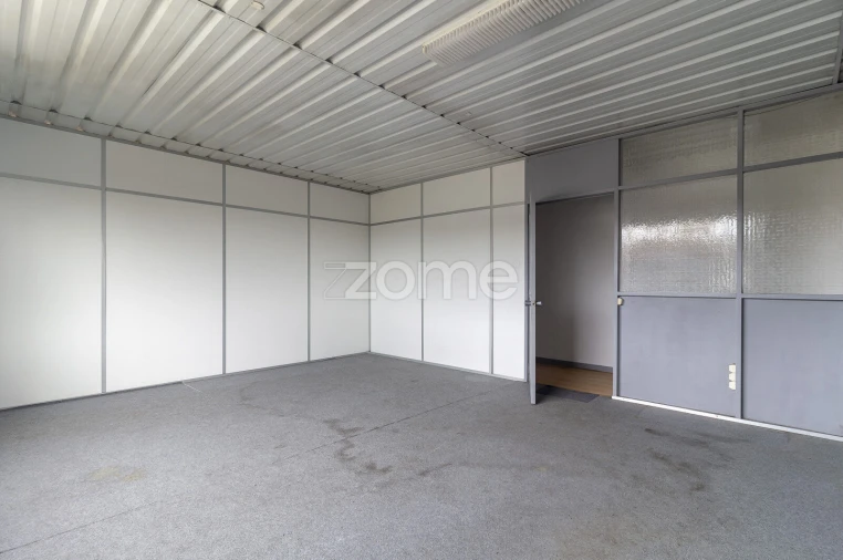 Terreno Comércio / Armazém para Arrendamento em Creixomil Foto 12