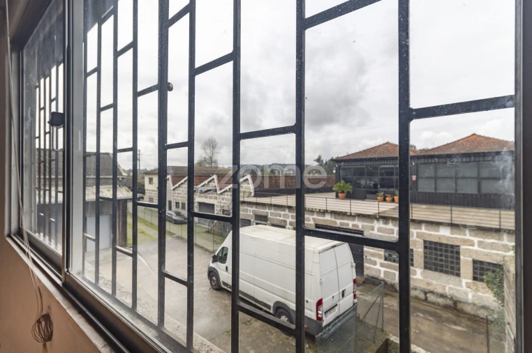 Terreno Comércio / Armazém para Arrendamento em Creixomil Foto 15