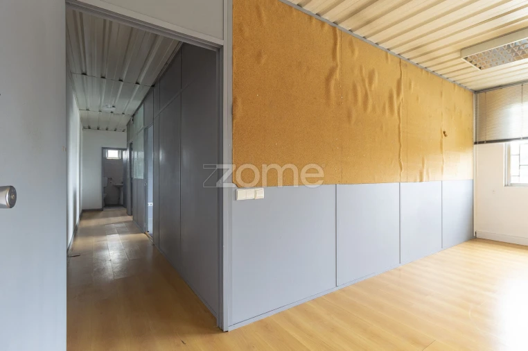 Terreno Comércio / Armazém para Arrendamento em Creixomil Foto 13