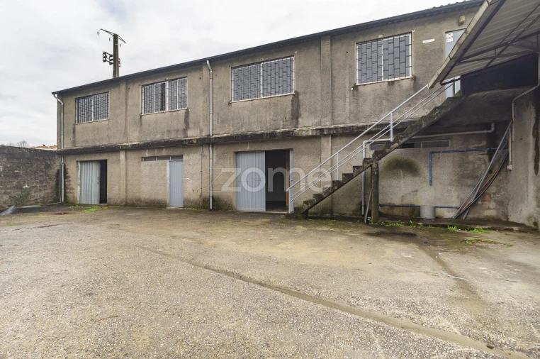 Terreno Comércio / Armazém para Arrendamento em Creixomil Foto 26