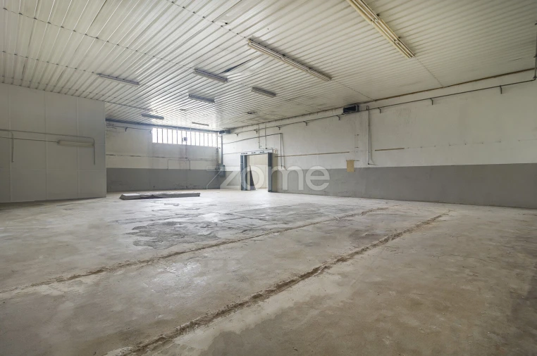 Terreno Comércio / Armazém para Arrendamento em Creixomil Foto 7