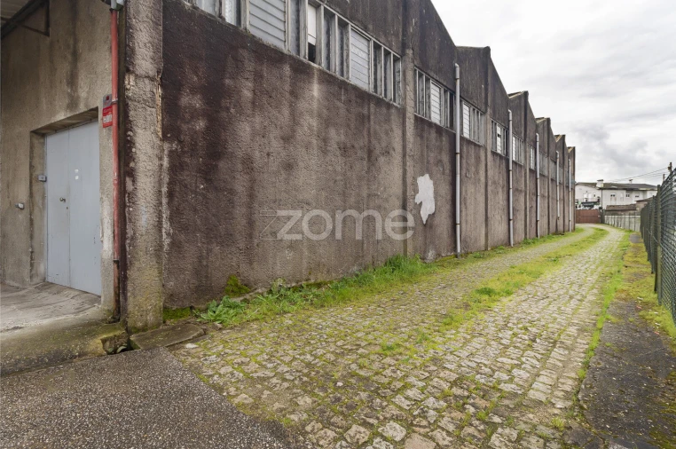Terreno Comércio / Armazém para Arrendamento em Creixomil Foto 23