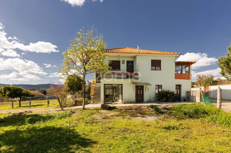 Moradia T4 para Venda em Cervães Foto 2