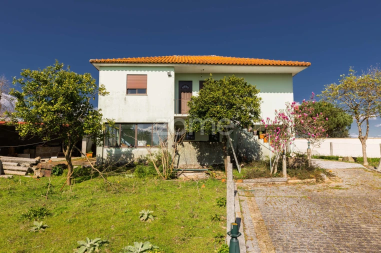 Moradia T4 para Venda em Cervães Foto 1