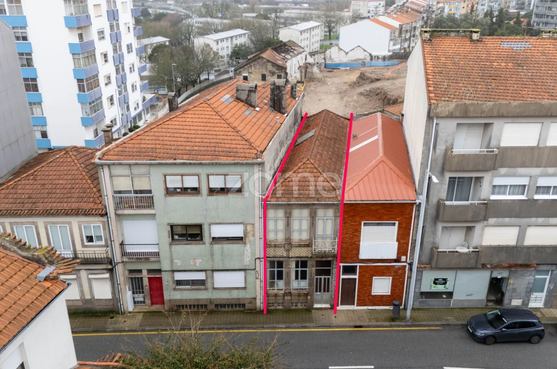 Moradia T4 para Venda em Paranhos Foto 1