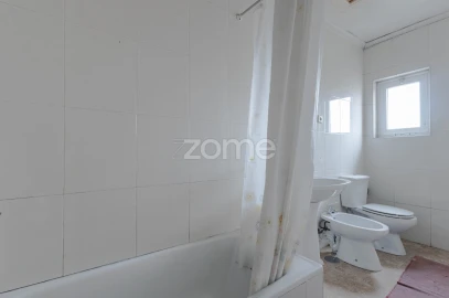 Moradia T4 para Venda em Paranhos