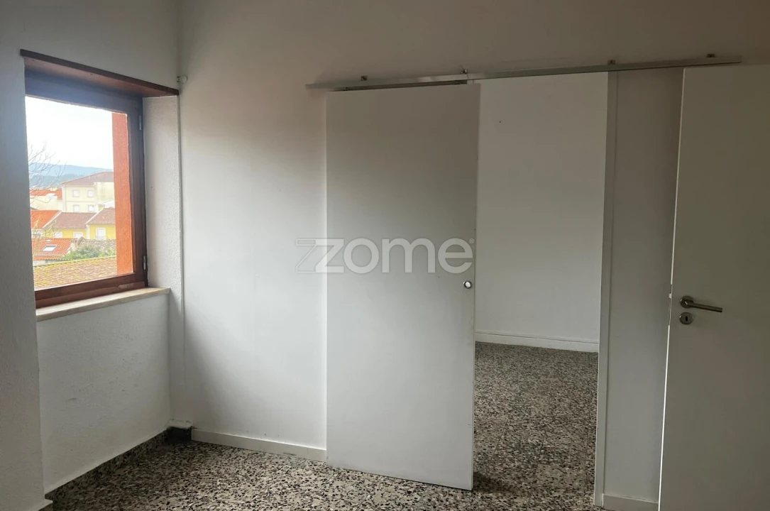 Negócio para Arrendamento em Santa Clara e Castelo Viegas Foto 3