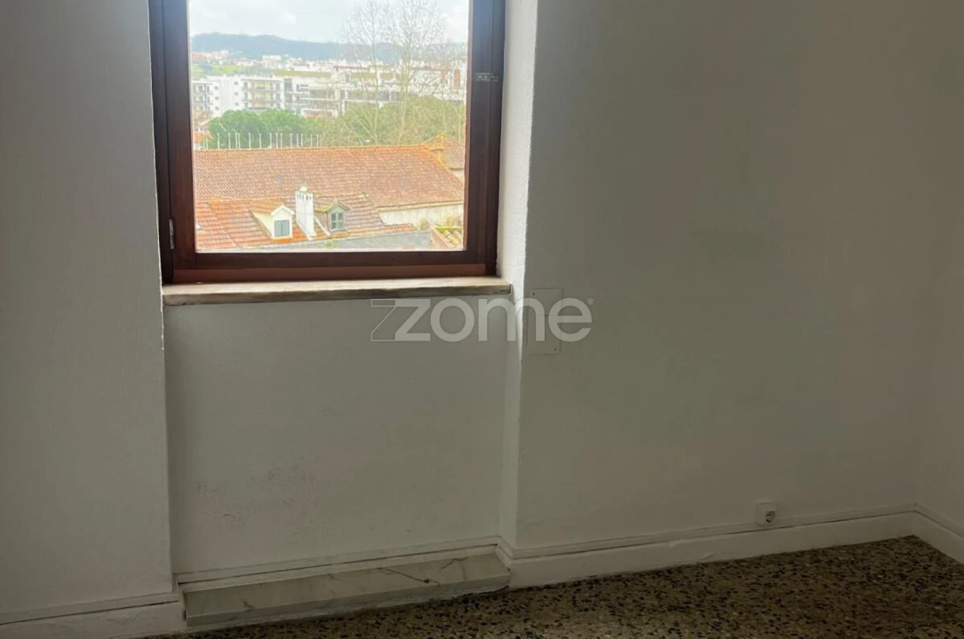 Negócio para Arrendamento em Santa Clara e Castelo Viegas Foto 4