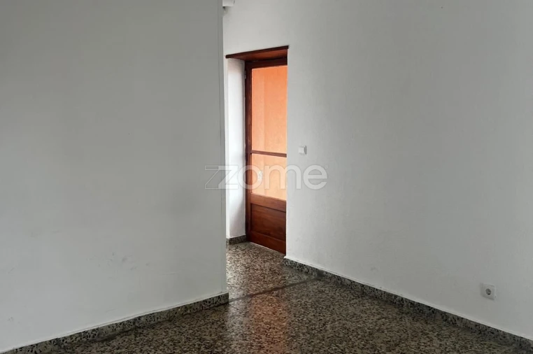 Negócio para Arrendamento em Santa Clara e Castelo Viegas Foto 2