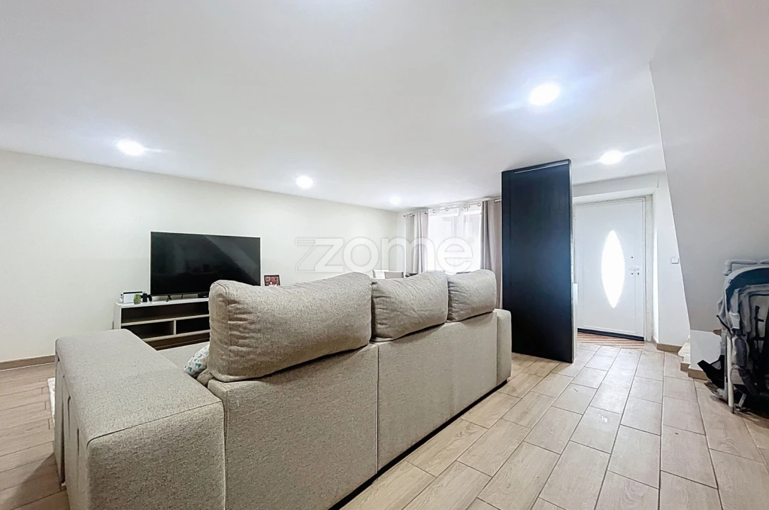Moradia T4 para Venda em Abrunheira, Verride e Vila Nova da Barca Foto 3