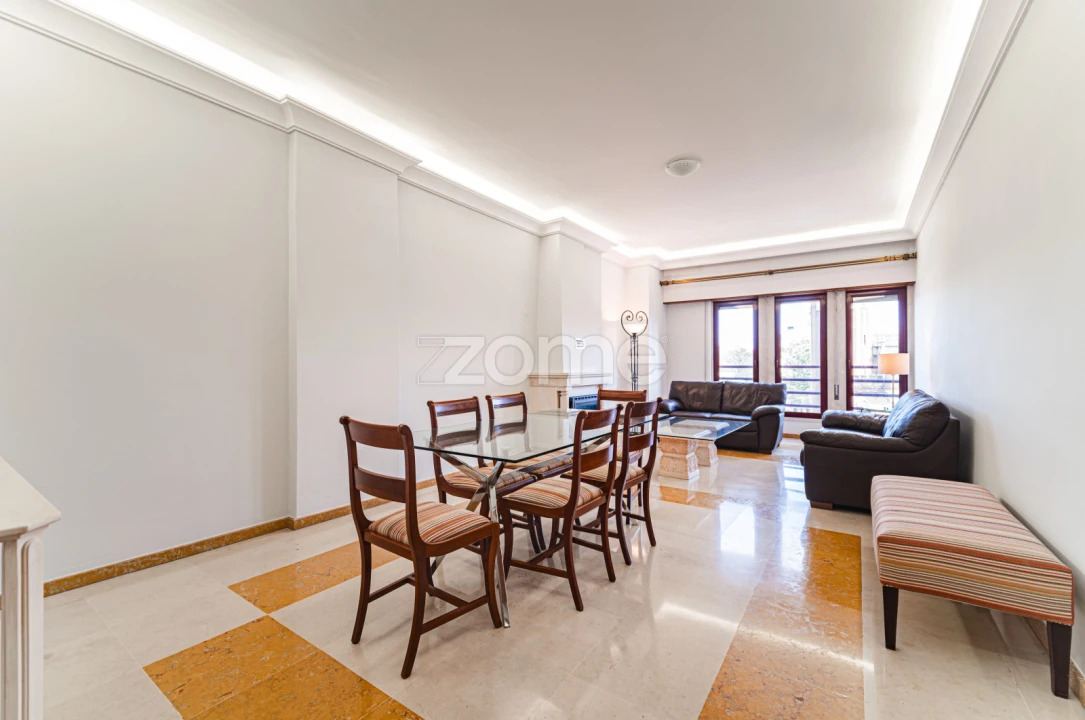 Apartamento T2 para Arrendamento em Avenidas Novas Foto 2