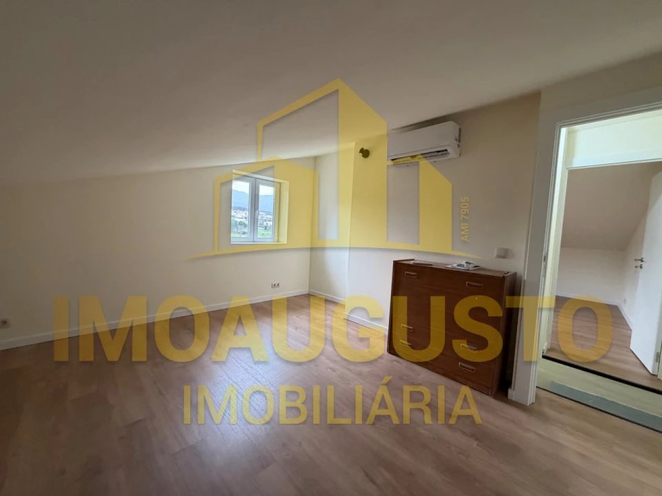 Moradia T3 para Venda em Moimenta da Serra e Vinhó Foto 13