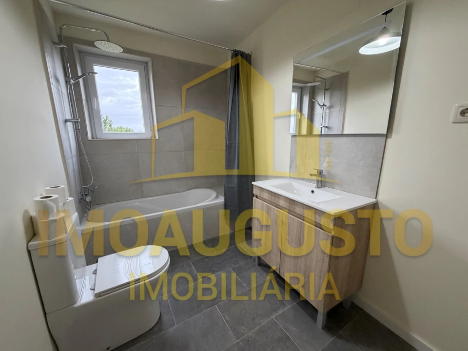 Moradia T3 para Venda em Moimenta da Serra e Vinhó Foto 11