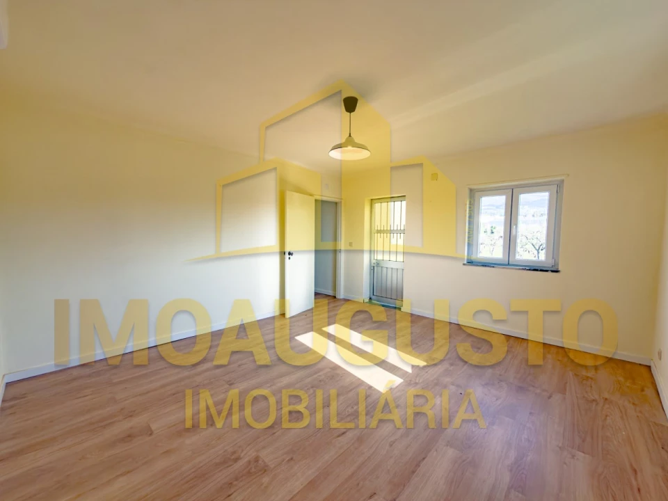 Moradia T3 para Venda em Moimenta da Serra e Vinhó Foto 9