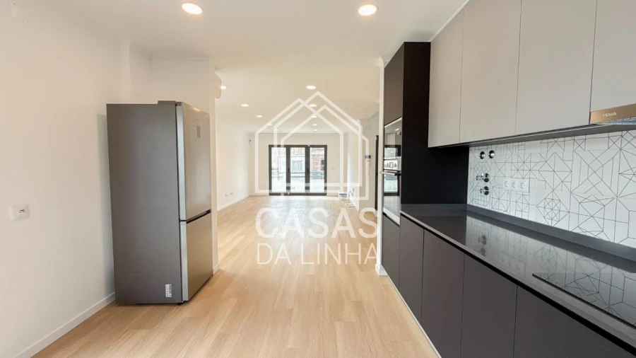 Moradia T4 para Arrendamento em Rio de Mouro Foto 7