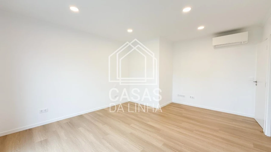 Moradia T4 para Arrendamento em Rio de Mouro Foto 13