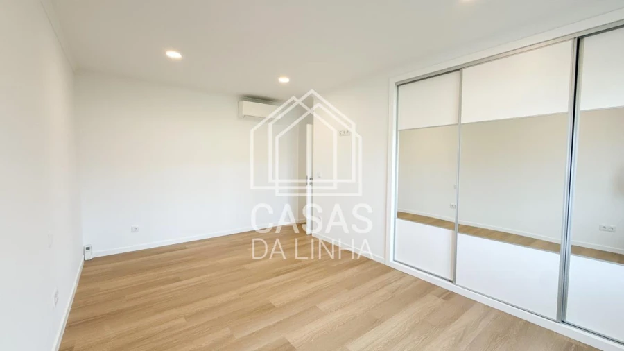 Moradia T4 para Arrendamento em Rio de Mouro Foto 25