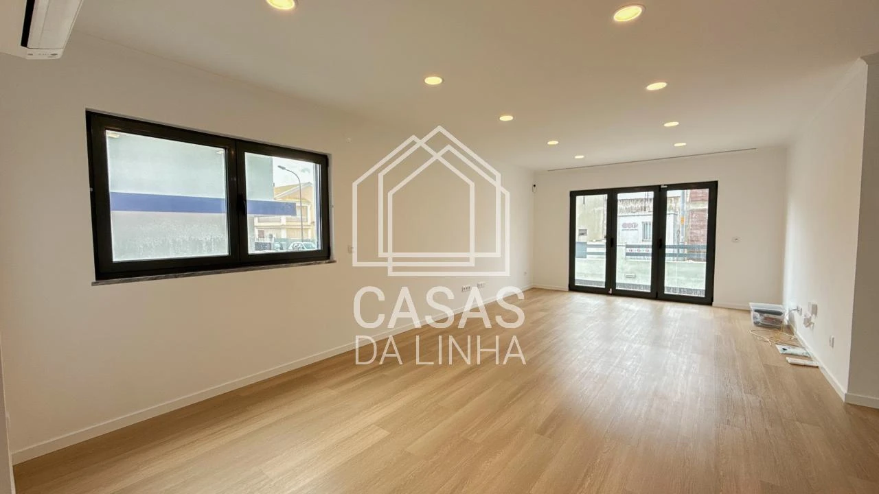 Moradia T4 para Arrendamento em Rio de Mouro Foto 1