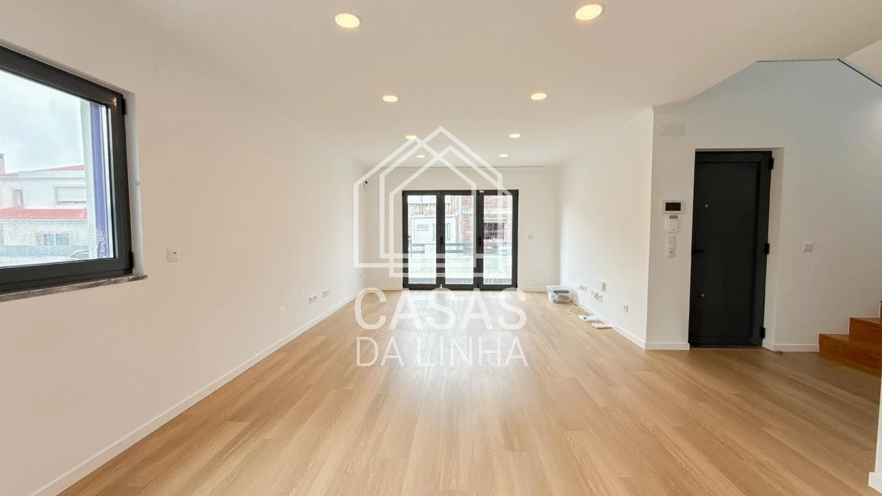 Moradia T4 para Arrendamento em Rio de Mouro Foto 4