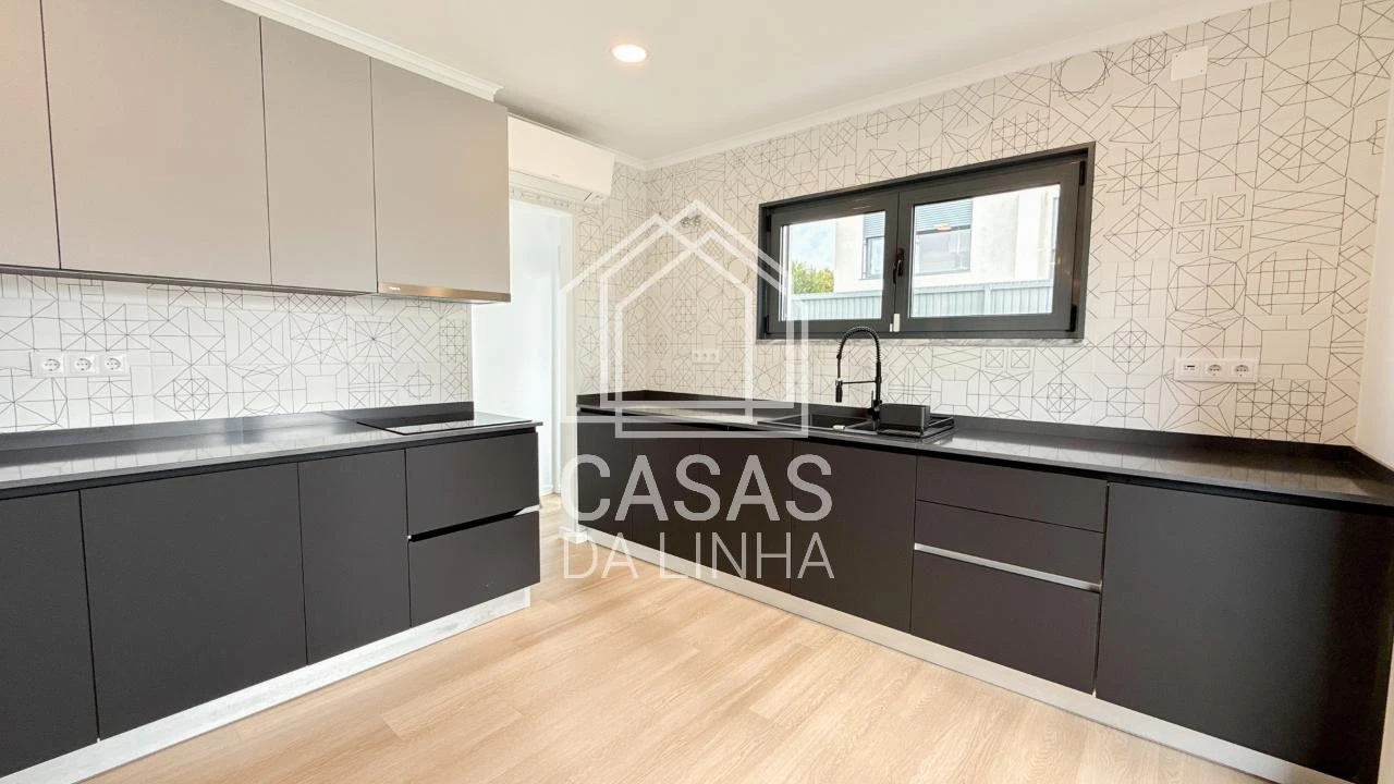 Moradia T4 para Arrendamento em Rio de Mouro Foto 6