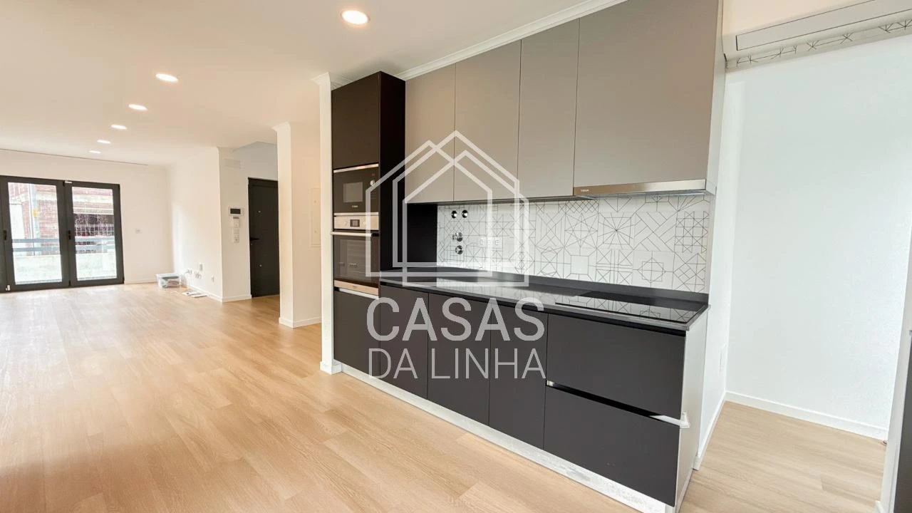 Moradia T4 para Arrendamento em Rio de Mouro Foto 8