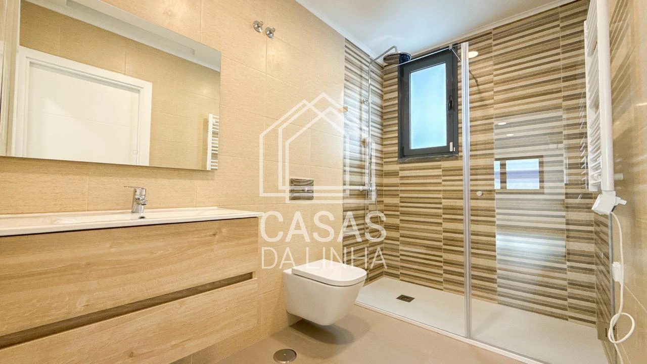 Moradia T4 para Arrendamento em Rio de Mouro Foto 9