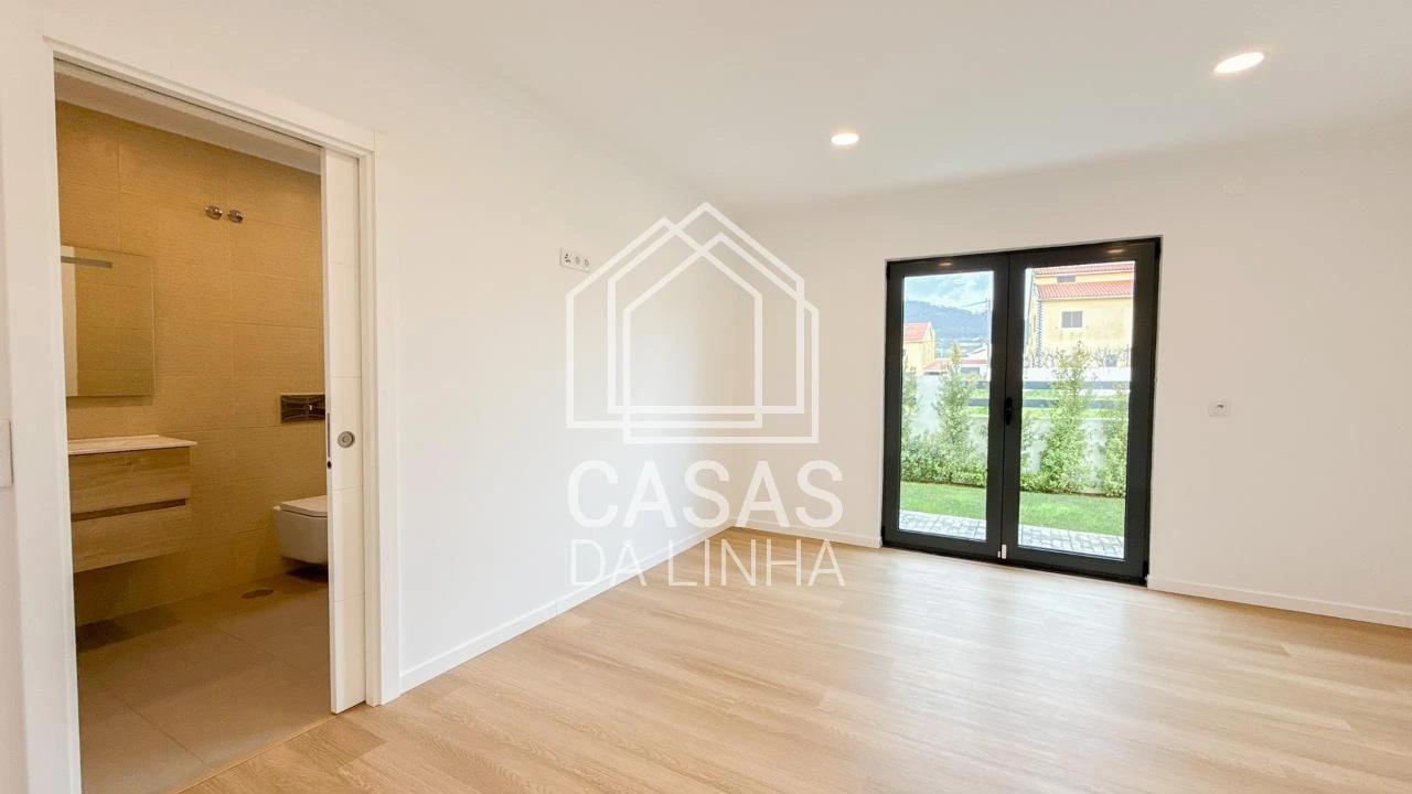 Moradia T4 para Arrendamento em Rio de Mouro Foto 11