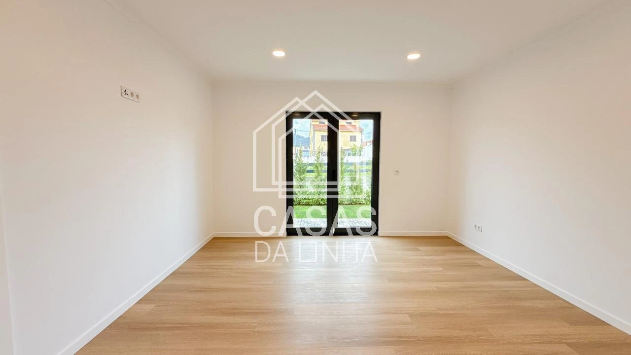 Moradia T4 para Arrendamento em Rio de Mouro Foto 12