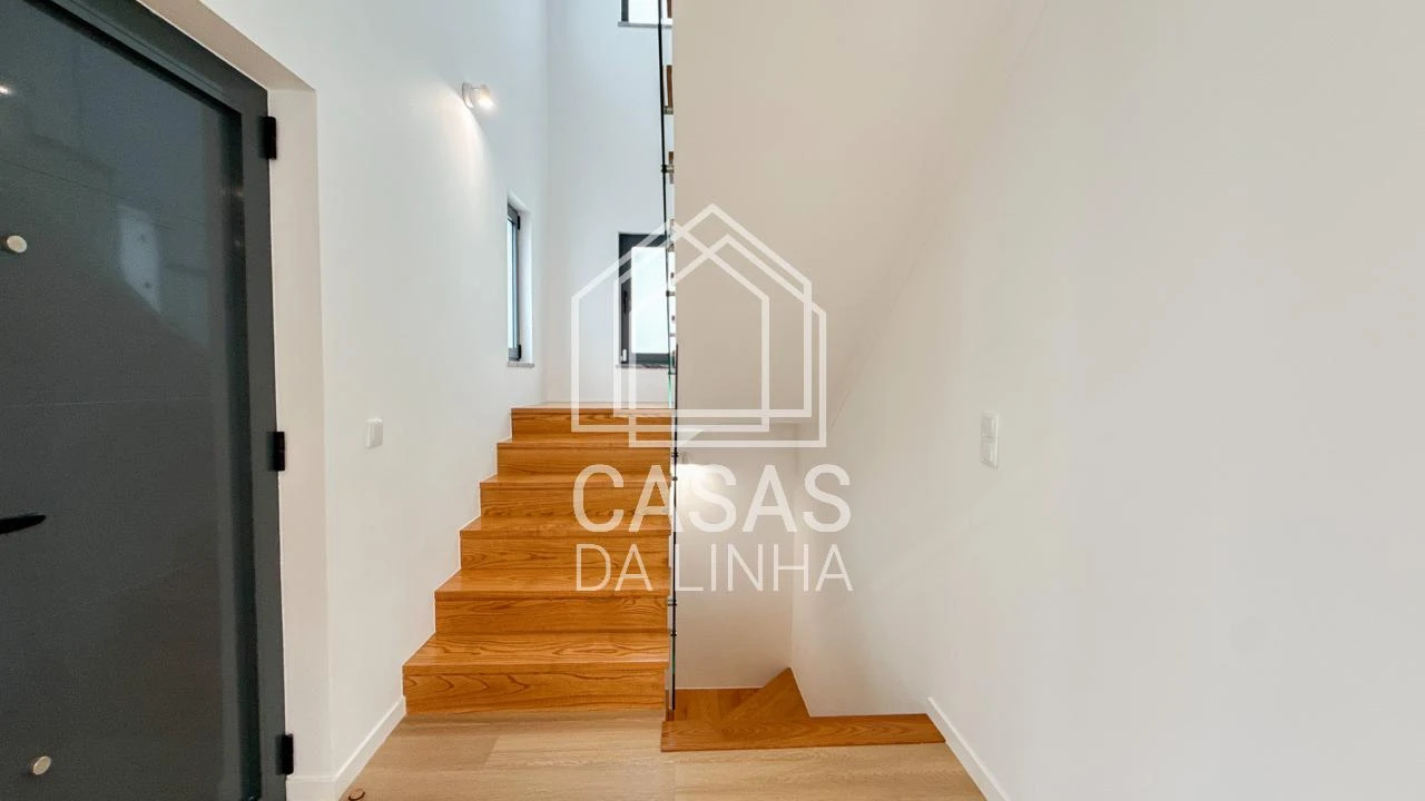 Moradia T4 para Arrendamento em Rio de Mouro Foto 14