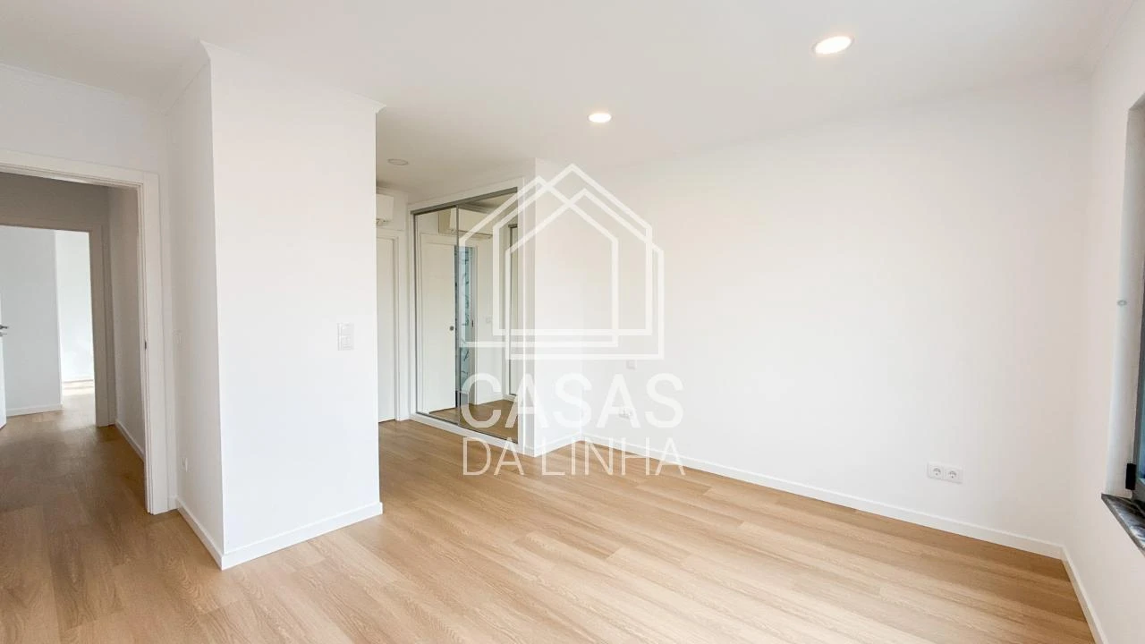 Moradia T4 para Arrendamento em Rio de Mouro Foto 16