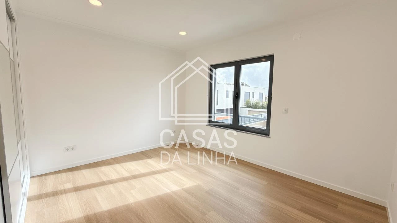 Moradia T4 para Arrendamento em Rio de Mouro Foto 26