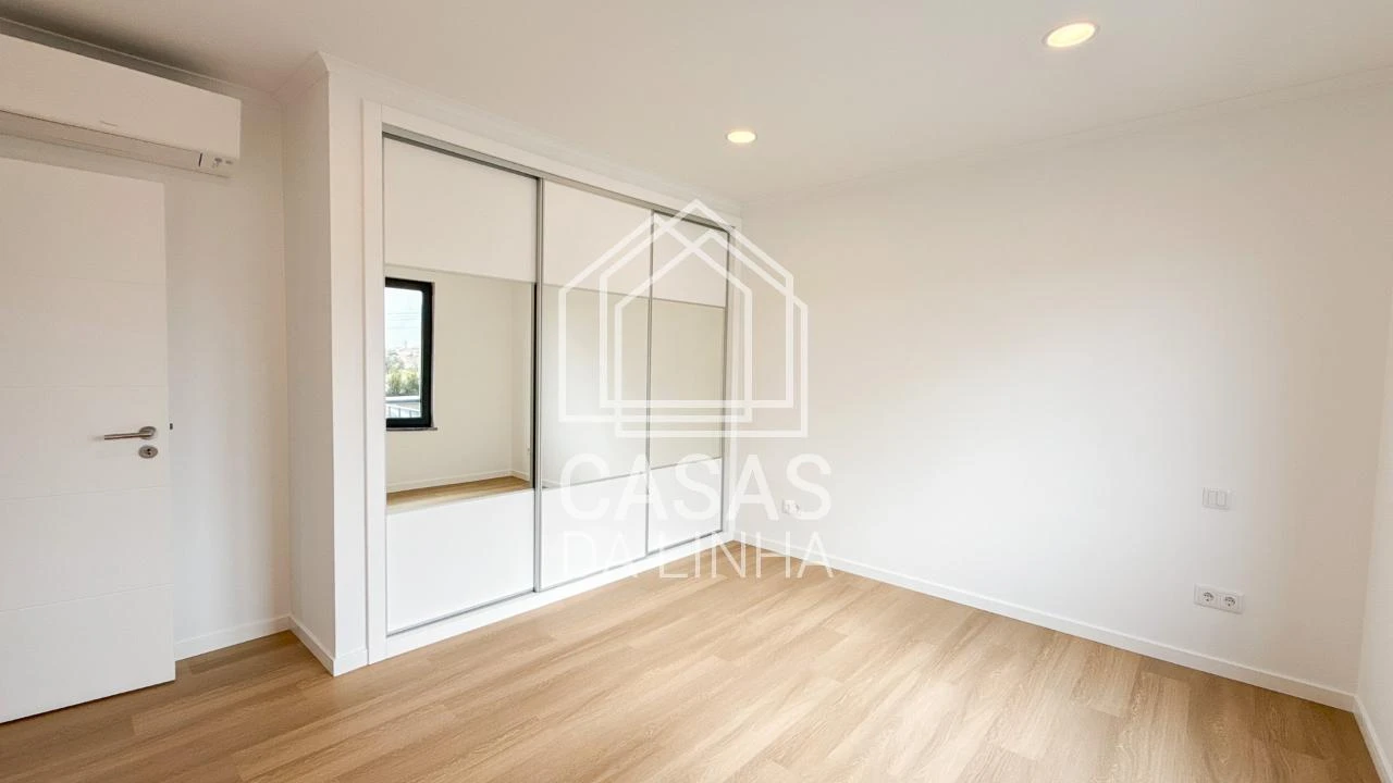 Moradia T4 para Arrendamento em Rio de Mouro Foto 27