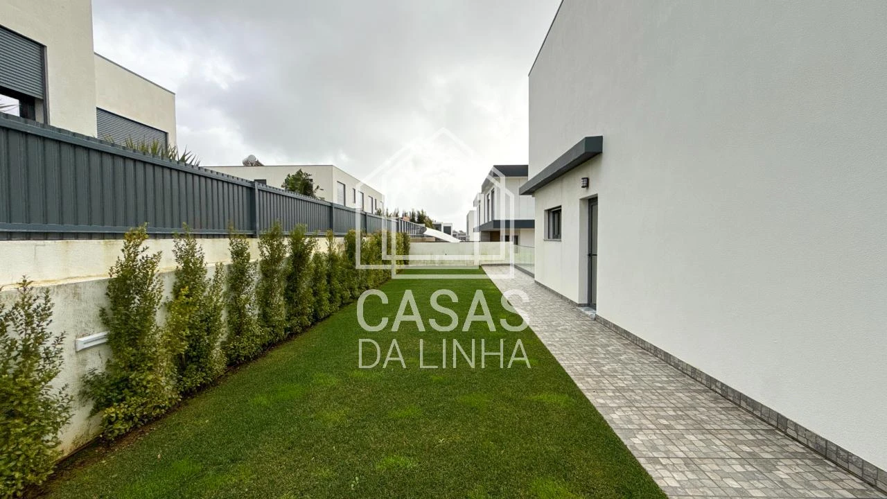 Moradia T4 para Arrendamento em Rio de Mouro Foto 34