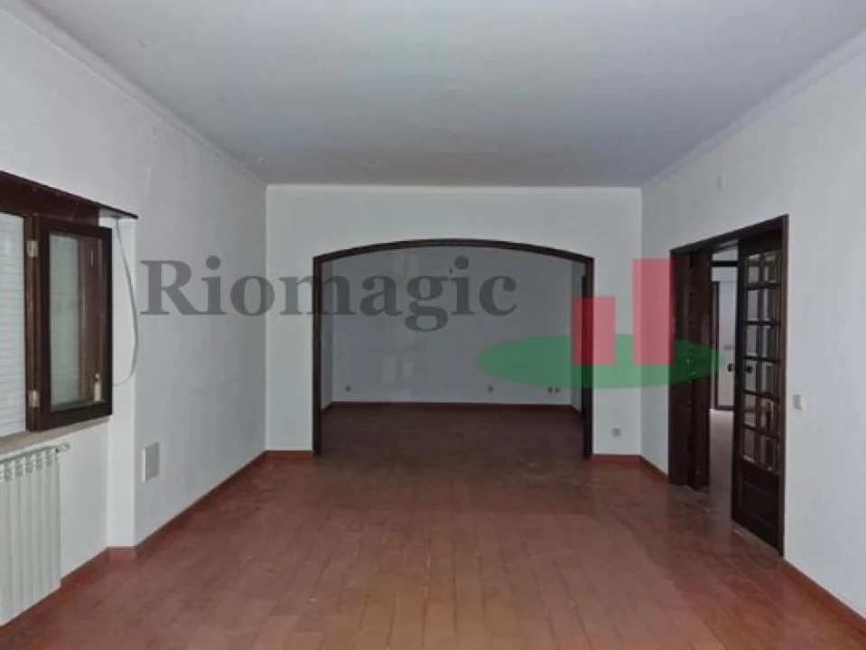 Moradia T4 para Venda em Minde Foto 4