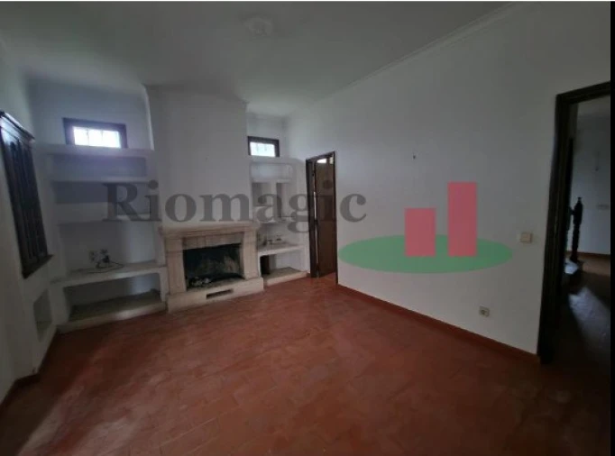 Moradia T4 para Venda em Minde Foto 6