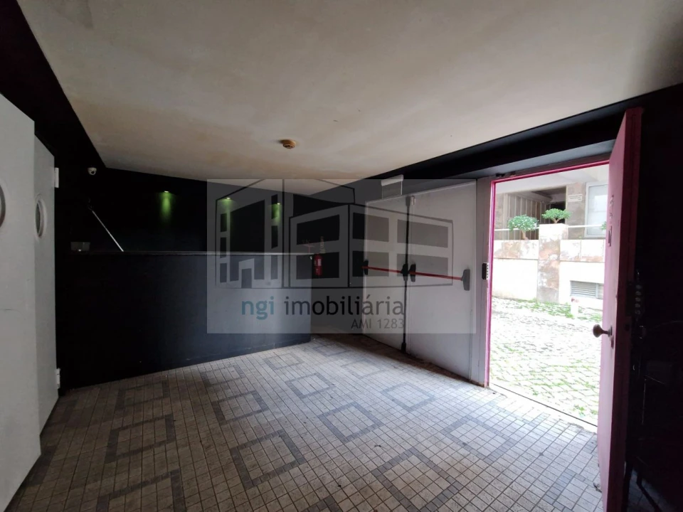 Loja para Venda em Santa Iria de Azoia, São João da Talha e Bobadela Foto 8