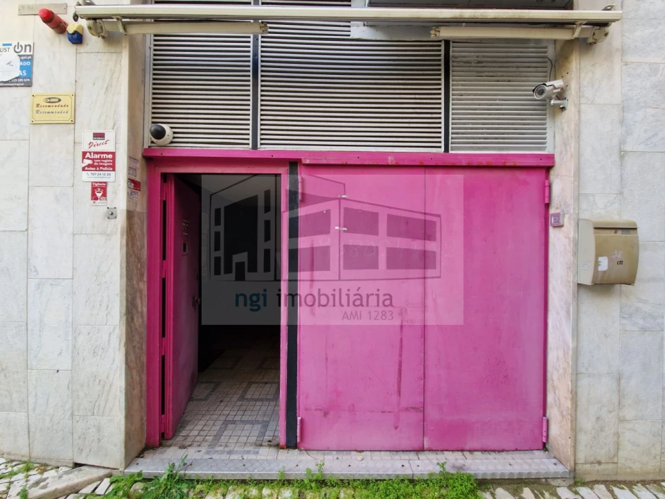 Loja para Venda em Santa Iria de Azoia, São João da Talha e Bobadela Foto 4