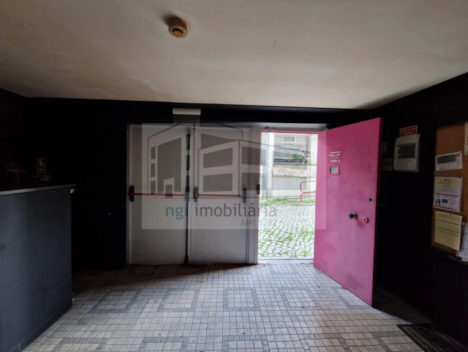 Loja para Venda em Santa Iria de Azoia, São João da Talha e Bobadela Foto 1