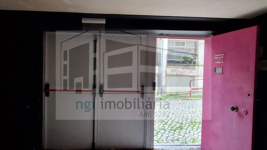 Loja para Venda em Santa Iria de Azoia, São João da Talha e Bobadela