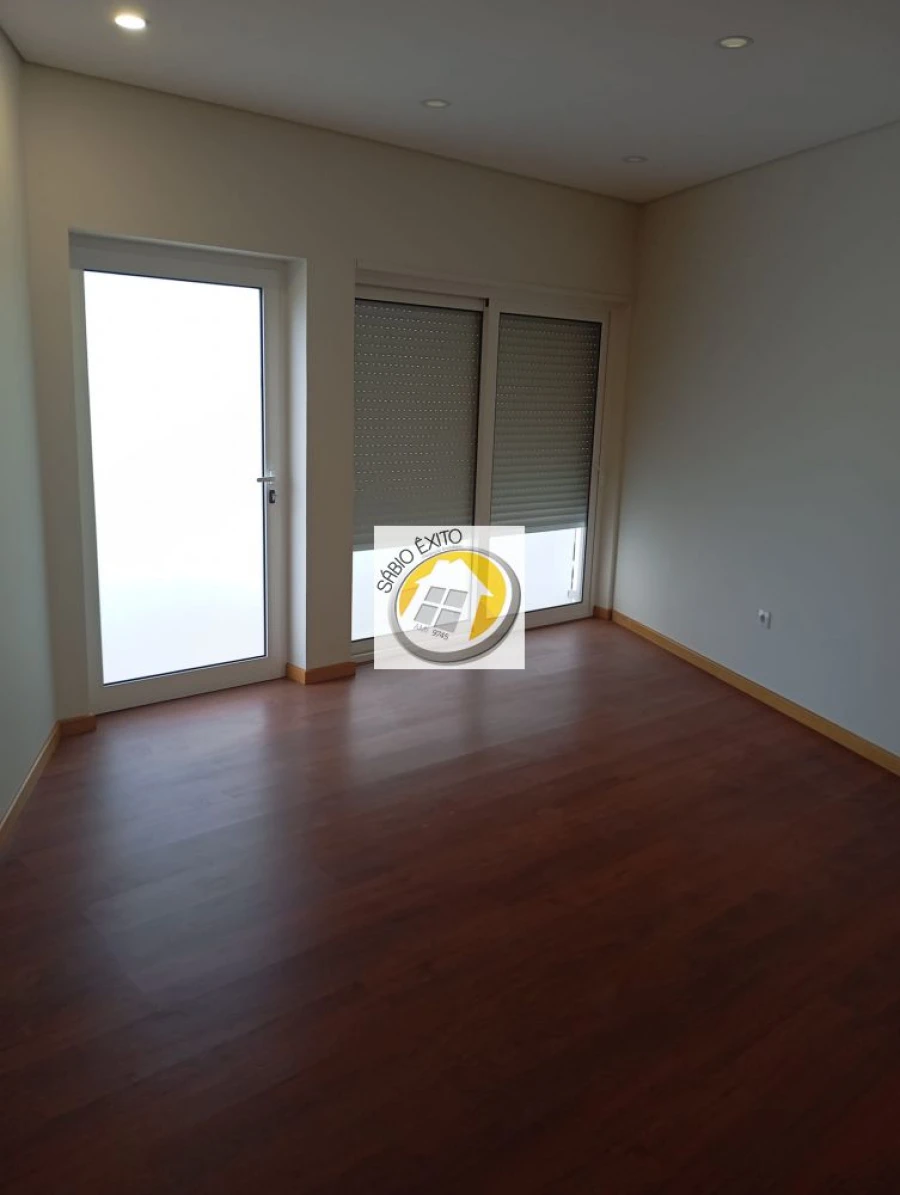 Moradia T3 para Venda em O. Azeméis, Riba-Ul, Ul, Macinhata Seixa, Madail Foto 4