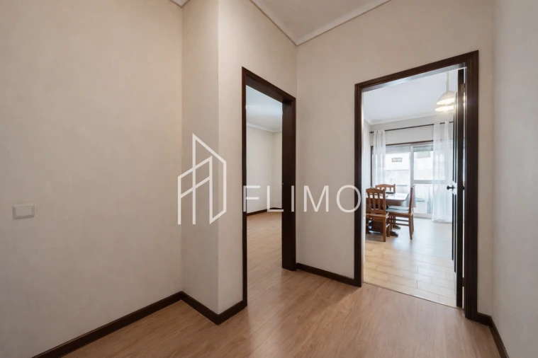 Apartamento T2 para Venda em São João da Madeira Foto 3