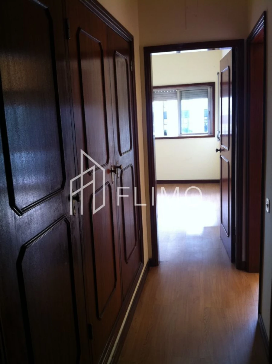 Apartamento T2 para Venda em São João da Madeira Foto 9