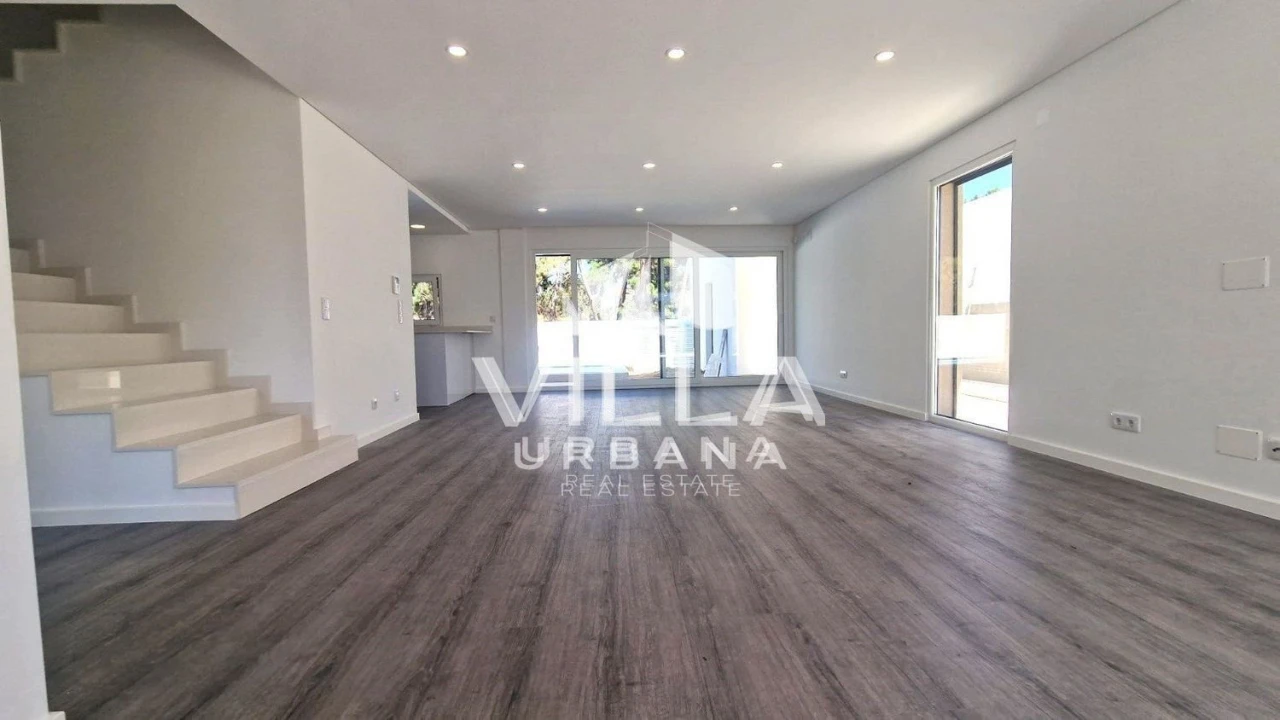 Moradia T4 para Venda em Fernao Ferro Foto 1